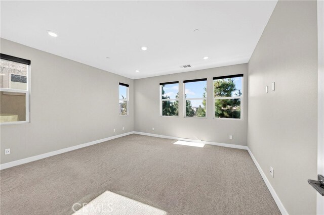 Building Photo - 346 Chorus