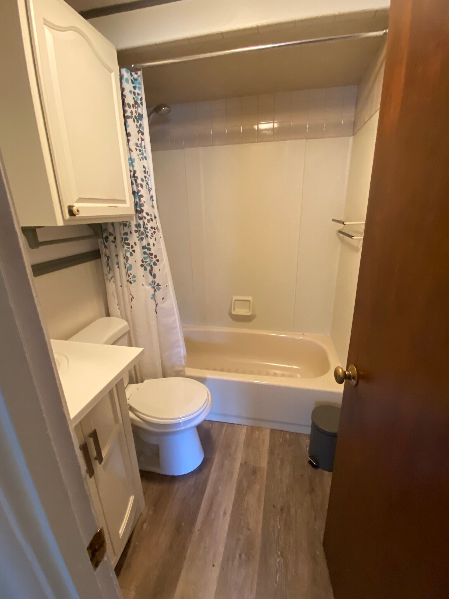 Building Photo - 906 Woodland Ave