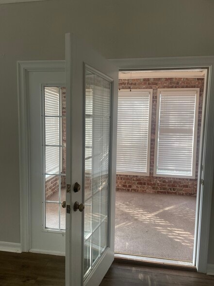 Building Photo - 2432 Melody Ln