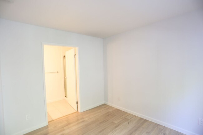 Building Photo - 301 Jayne Ave