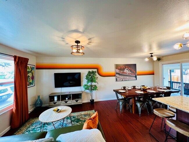 Building Photo - 7012 Ingalls St