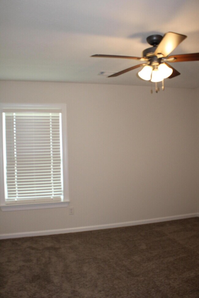 Building Photo - 846 Lillian Pk Dr