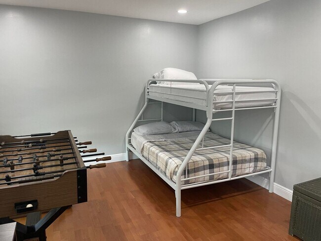 Building Photo - 2620 NE 19th St