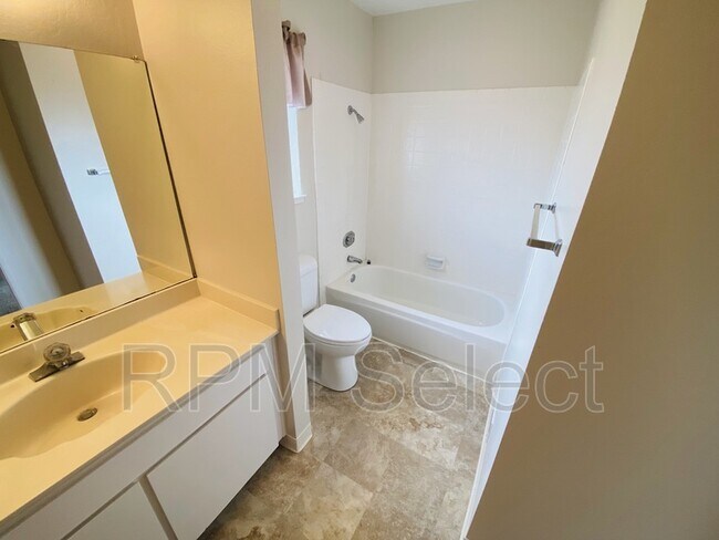 Building Photo - 2204 Lupine Rd