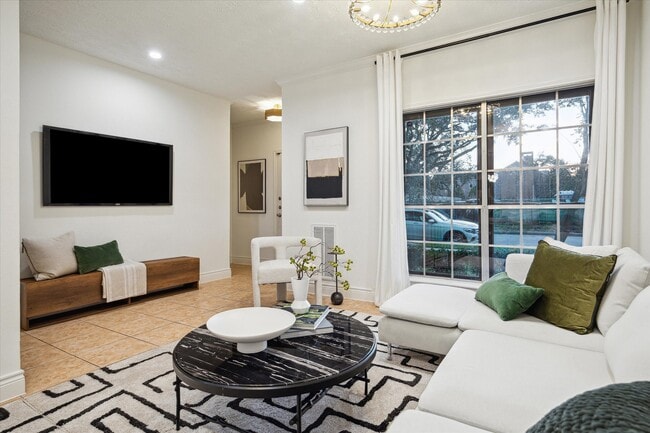 Building Photo - 6721 Belmont St