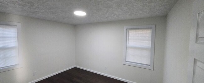 Building Photo - Beautifully Refreshed Home in the Green Acres Neighborhood