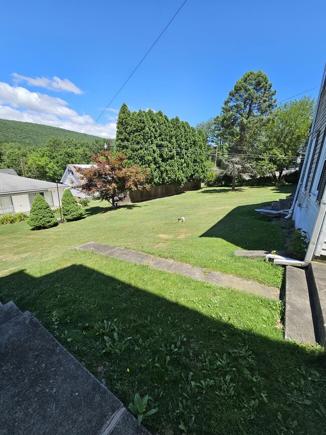 Building Photo - 154 E Catawissa St