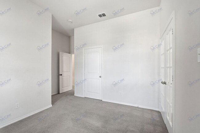 Building Photo - 422 Greenhaven Dr