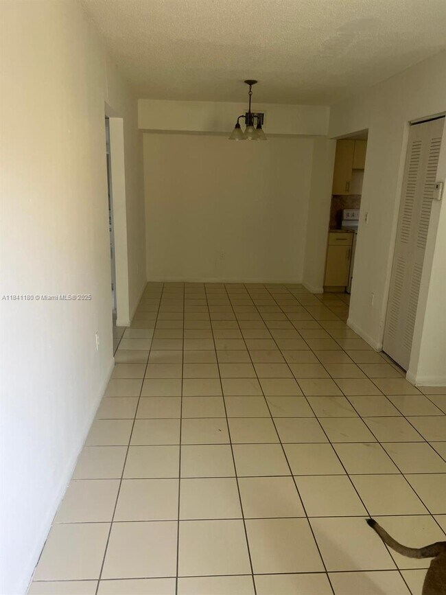 Building Photo - 560 NW 114th Ave