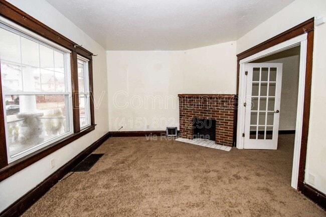 Building Photo - 9711 Parmelee Ave