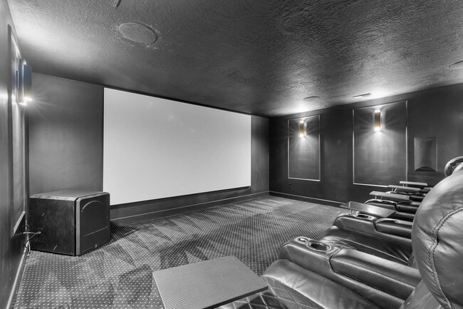 Building Photo - 196 E Water Ln