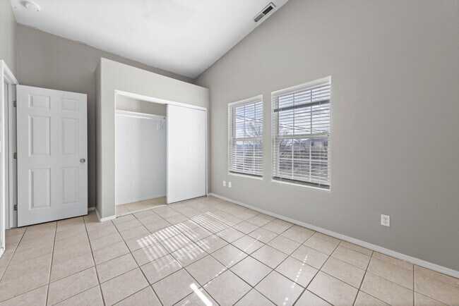 Building Photo - 655 Kane Ct