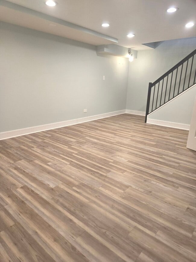 Building Photo - 360 W Inverrary Ln