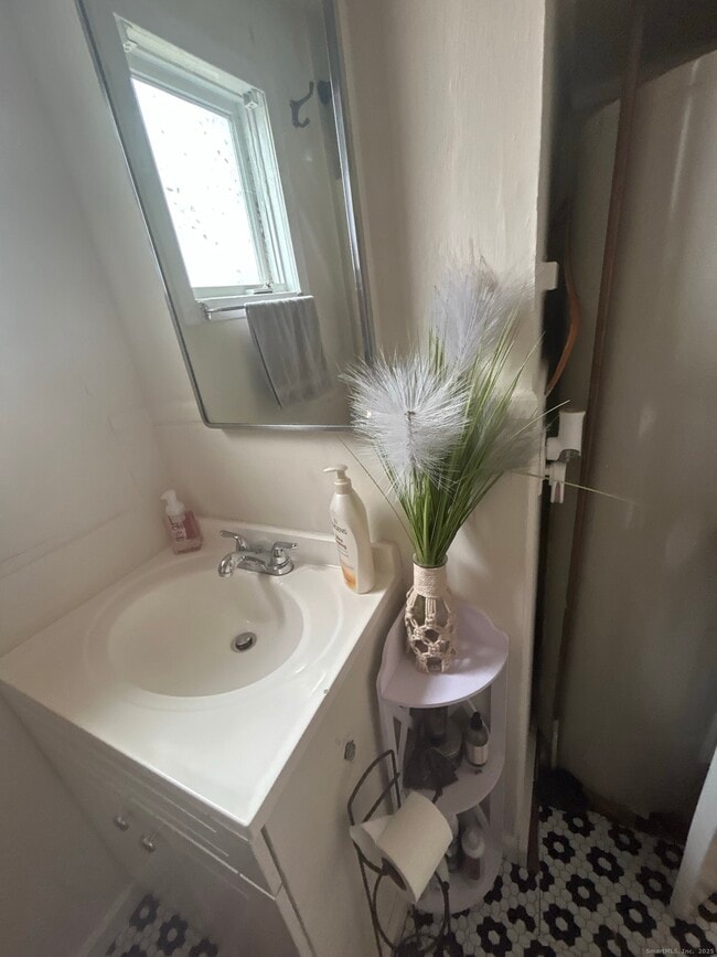 Building Photo - 53 Cooper Ave