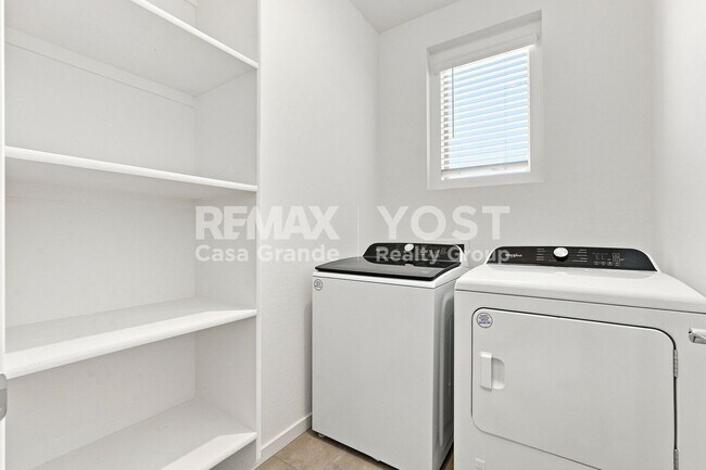 Building Photo - 2689 E Santa Ynez Dr