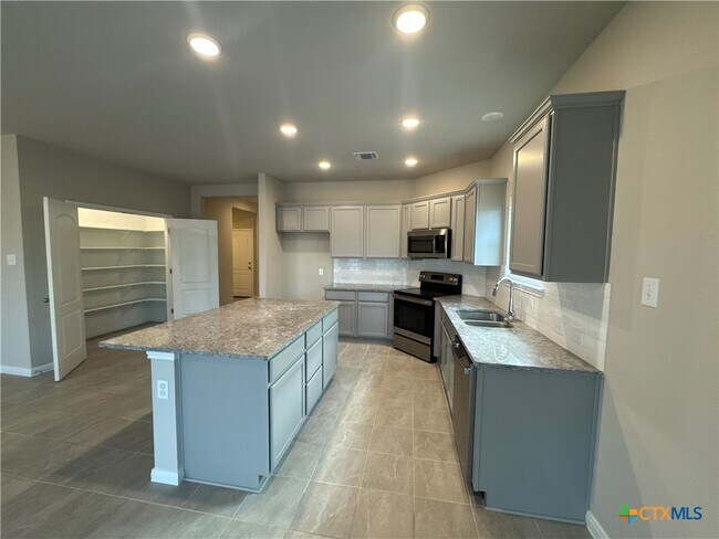 Building Photo - 2214 Wasabi Rd