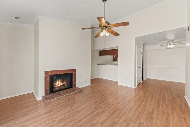 Building Photo - 7144 N Holiday Dr