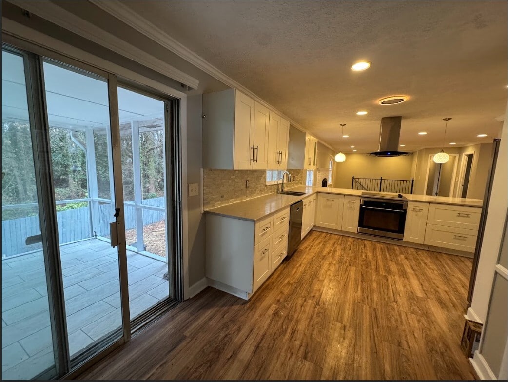 Kitchen & Door to Sunroom - 2475 Freydale Rd SE