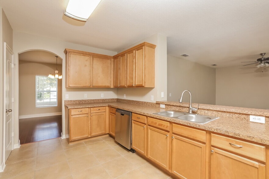 Building Photo - 491 Shirley Dr