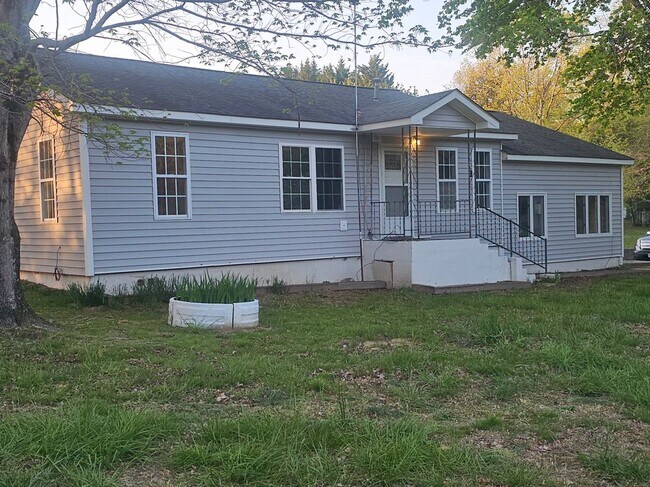 Building Photo - 1105 Mica Rd