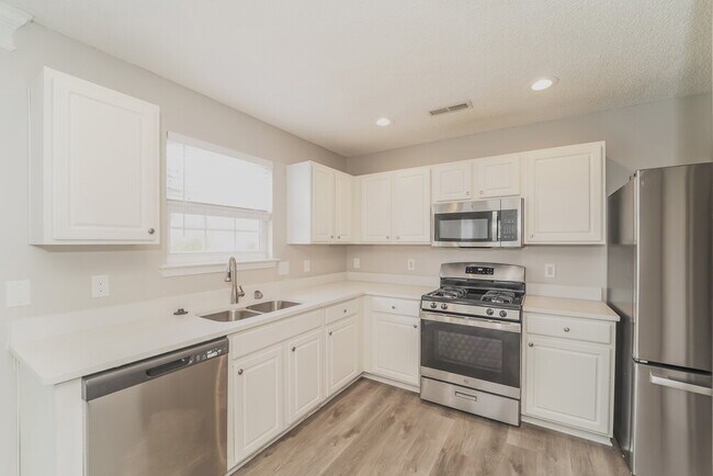 Building Photo - 10315 Wakerobin Ln