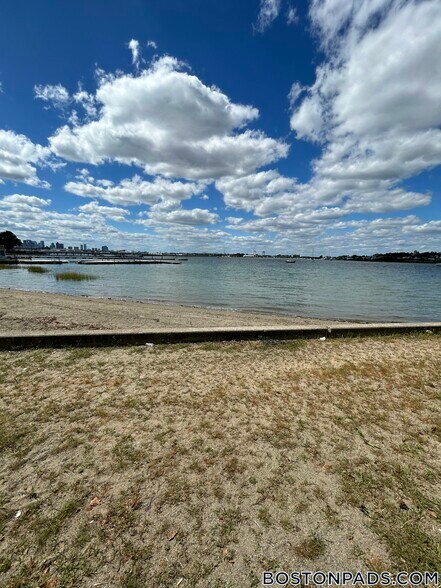 Building Photo - 6 Edgehill Rd