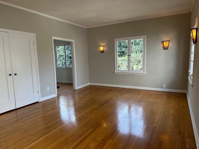 Building Photo - 415 Cloverdale Ave