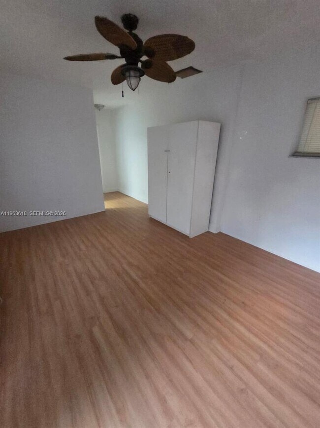 Building Photo - 1947 Lincoln St