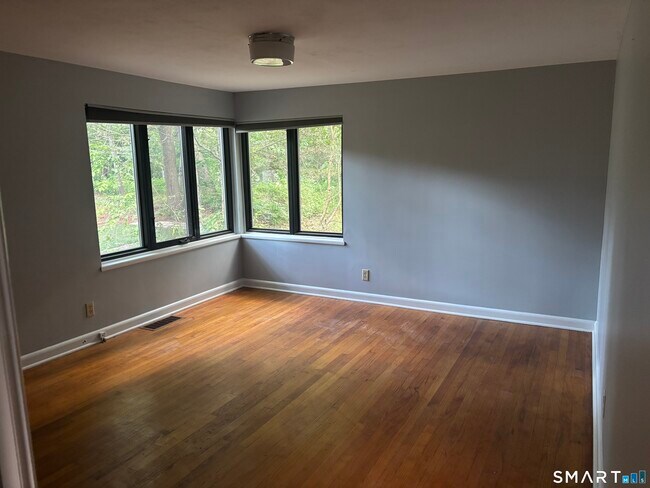 Building Photo - 136 Forest Rd