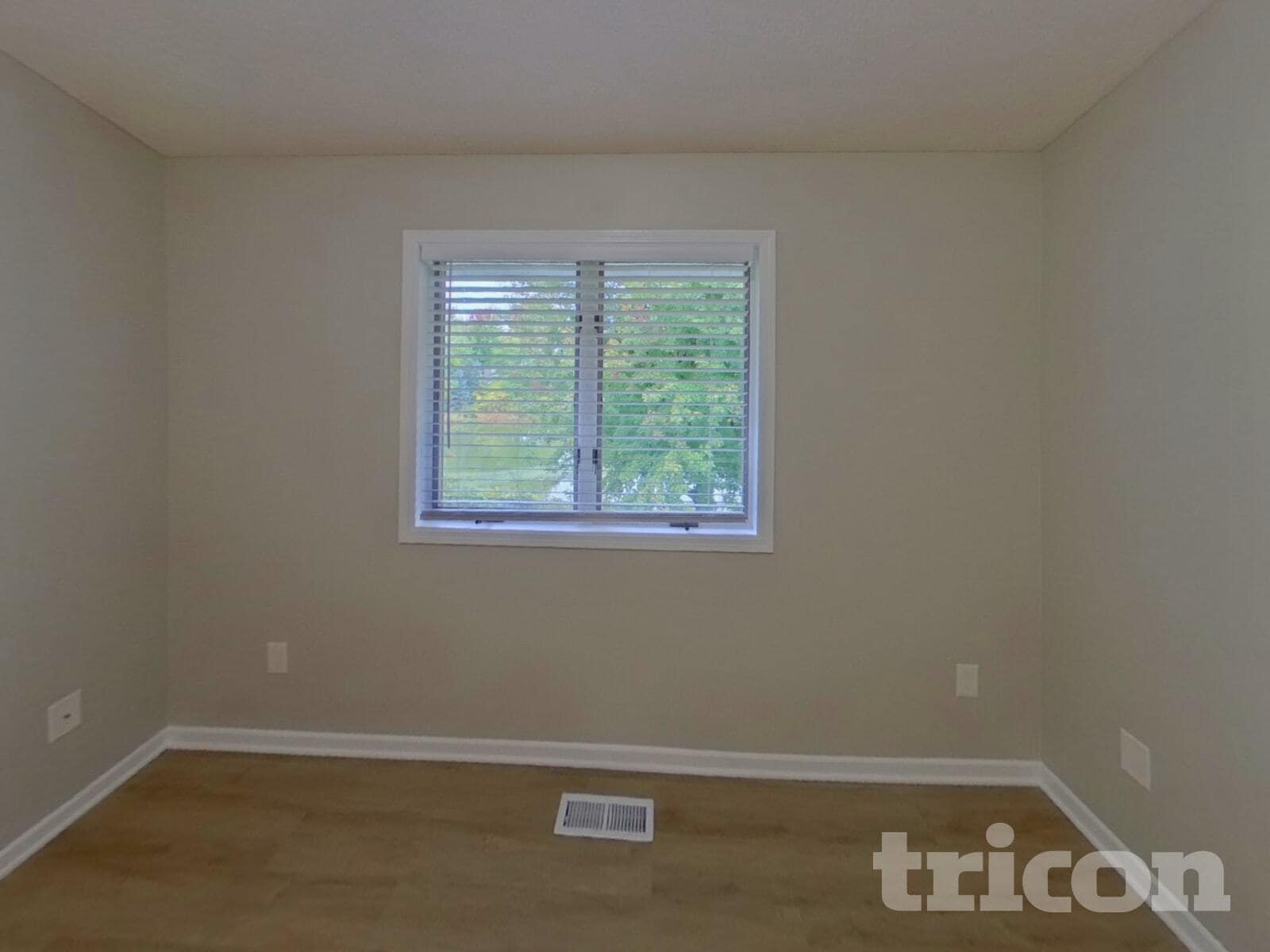 Building Photo - 4448 Hamilton Dr