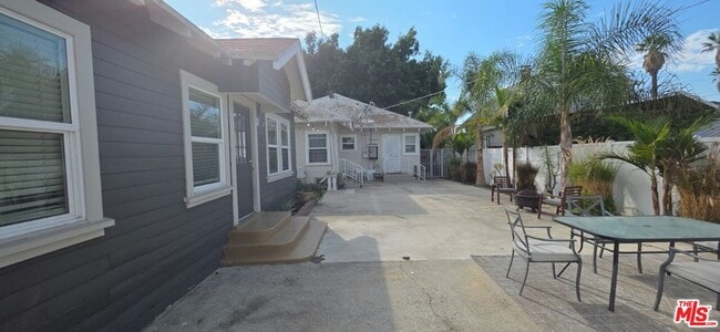 Building Photo - 2928 S Halldale Ave