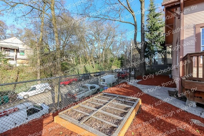 Building Photo - 3232 N Michigan Ave