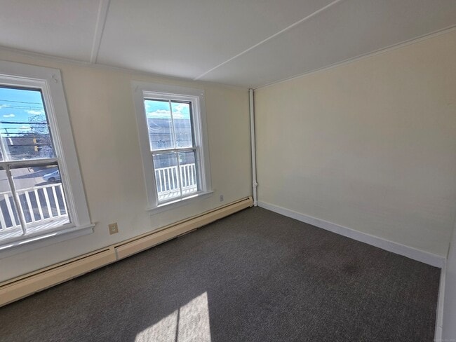 Building Photo - 110 Main St