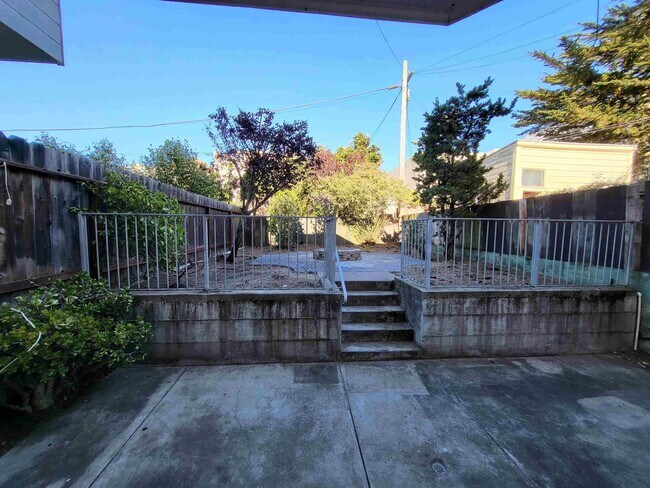 Building Photo - 450-452 11th Ave