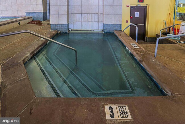 Building Photo - 675 S President St