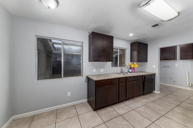 Building Photo - 3825 Bianchi Way