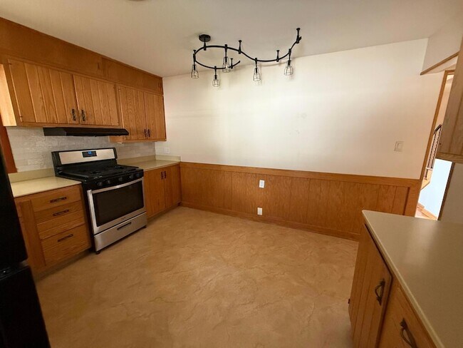 Building Photo - 4212 Beechgrove Dr