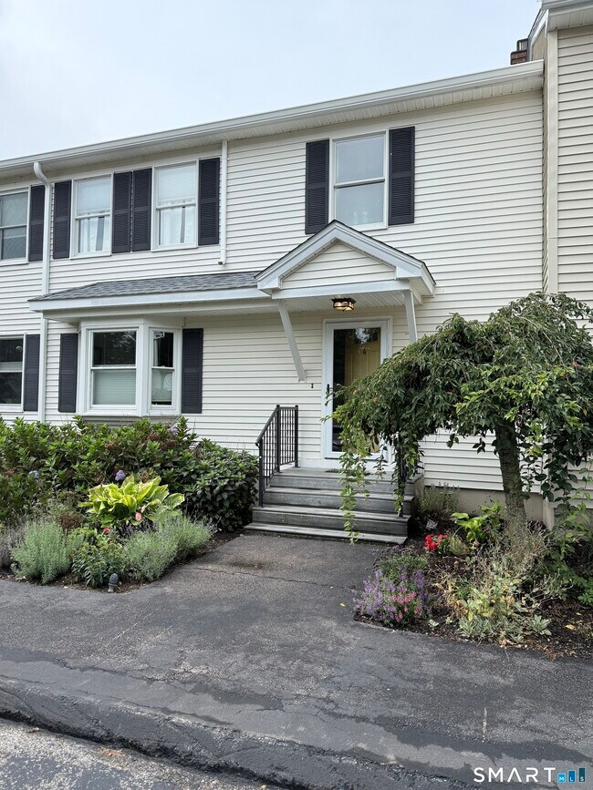 Building Photo - 4 Castle Meadow Dr