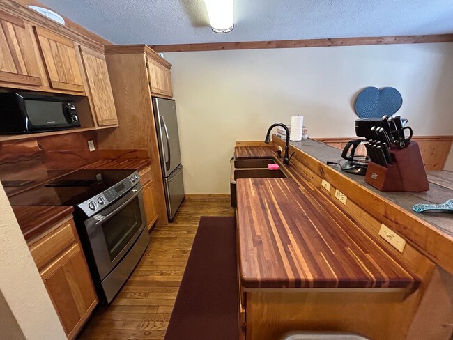 Building Photo - The Aspens 3-Bedroom Condo