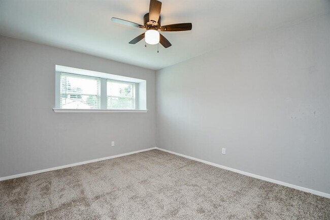 Building Photo - 12314 Plumpoint Dr