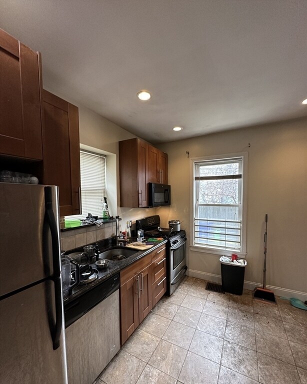 Building Photo - 8 Montfern Ave