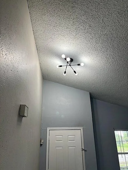 Building Photo - 228 Elmwood Dr