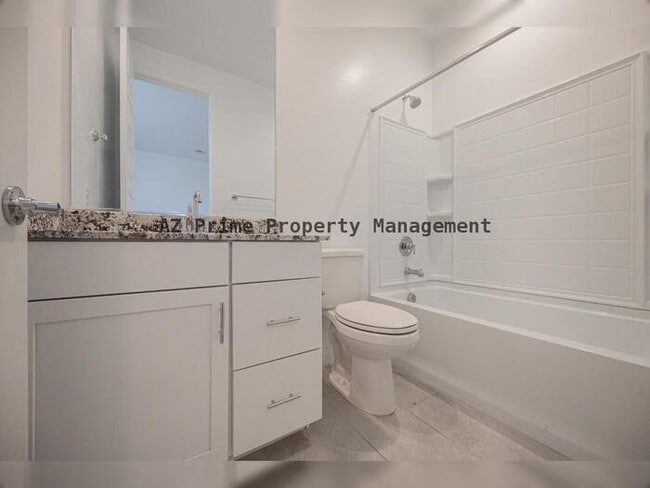 Building Photo - 4607 S 111th Dr