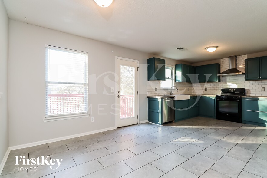 Building Photo - 613 Pipkin Dr