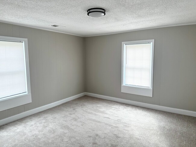 Building Photo - Schedule a Time to Tour this Home! Charming Updated 2 Bed, 1 bath Bungalow!