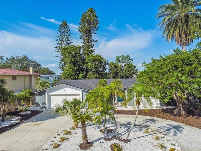 Building Photo - 1949 Dolphin Blvd S