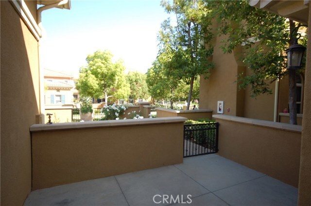 Building Photo - 121 Chantilly