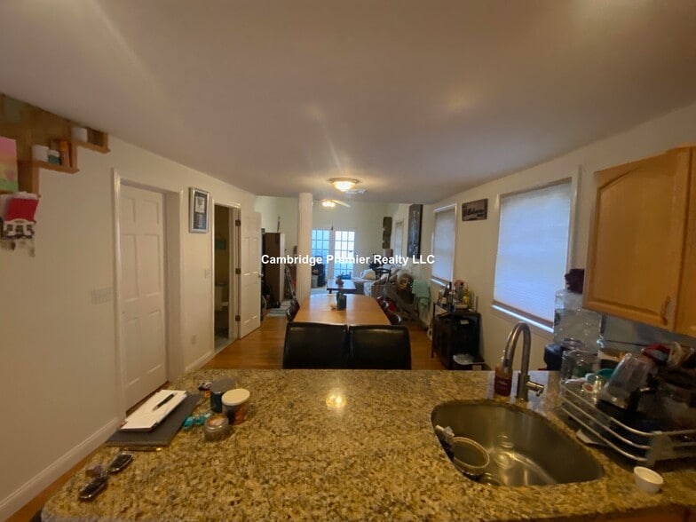 Building Photo - 221 Salem St