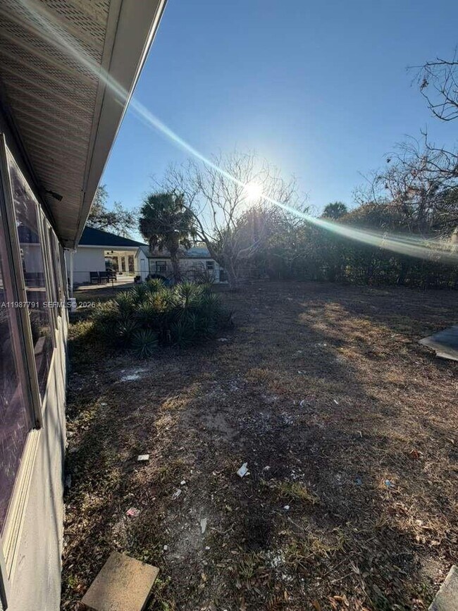 Building Photo - 4030 School Cir