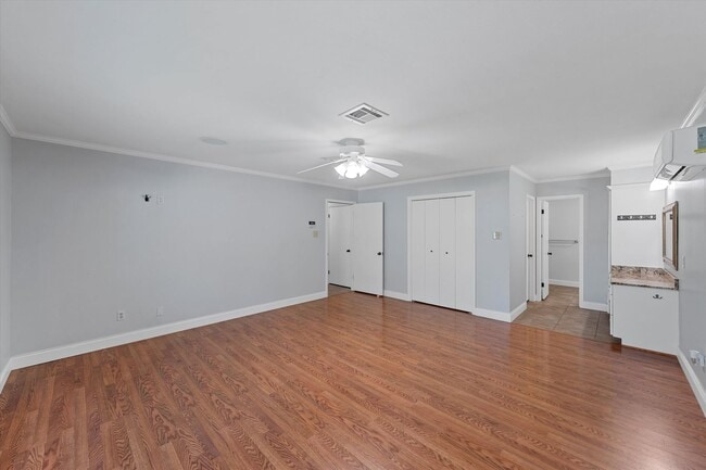 Building Photo - 10014 Burgundy Ln